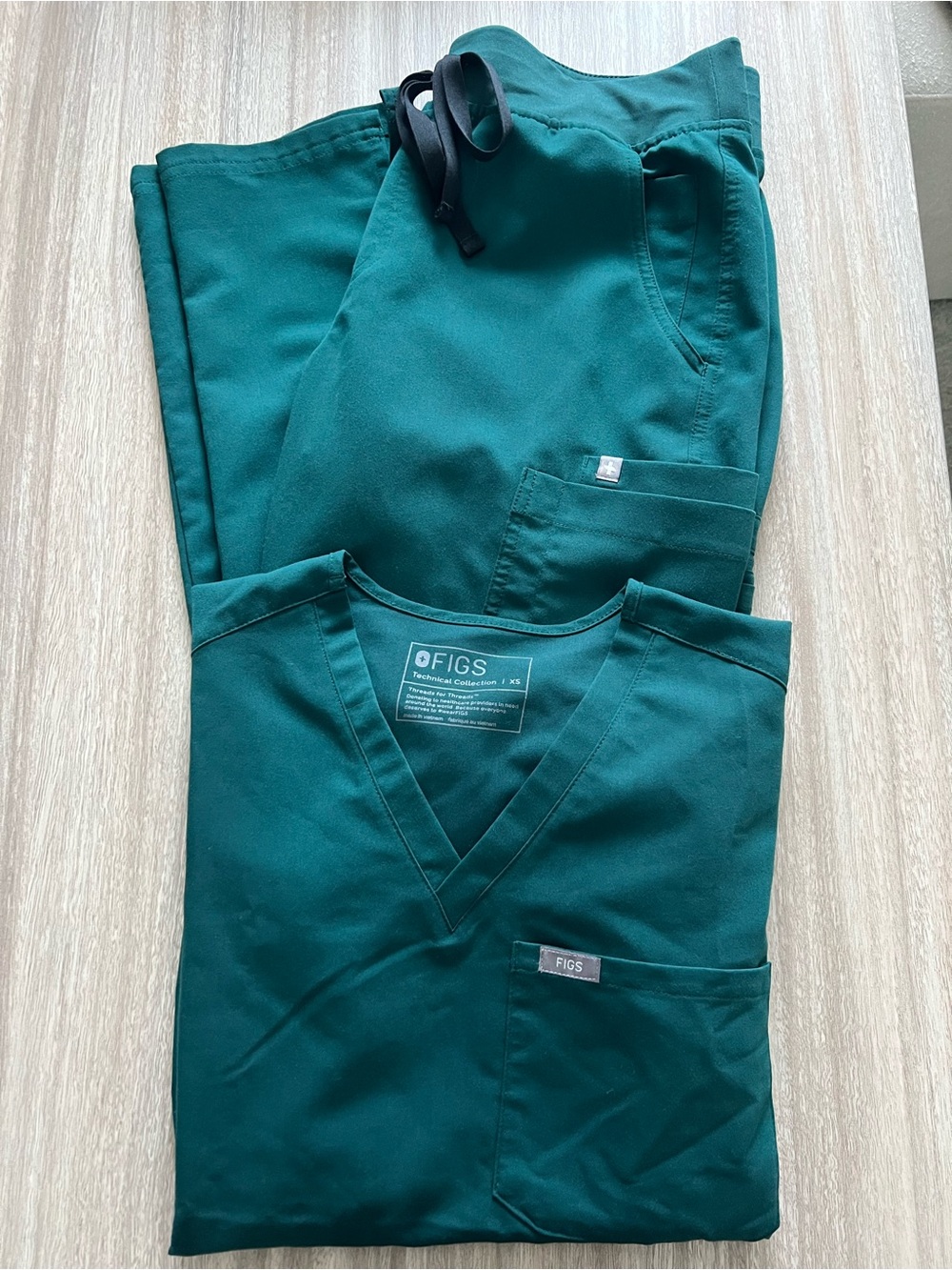 Figs Forest Green Scrub Set. EUC.